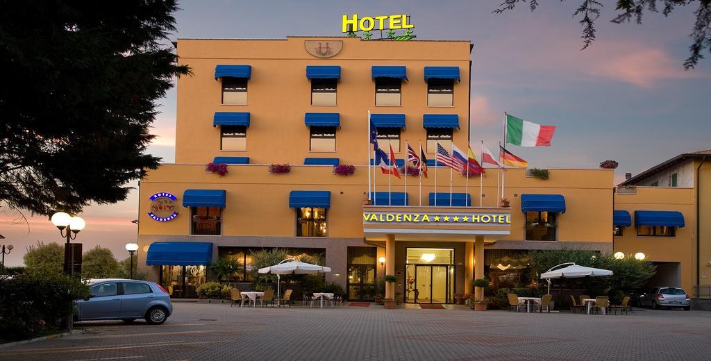 Campegine Valdenza Hotel מראה חיצוני תמונה